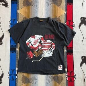 Vintage 90s Detroit Red Wings Nutmeg T-Shirt Size Large Made In USA Faded